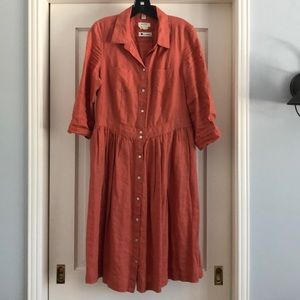 Linen shirt dress with pockets. Collared. Peach